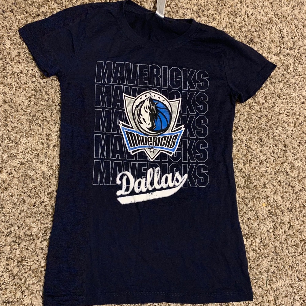 🏀Dallas Mavericks🏀Women’s Small Tee